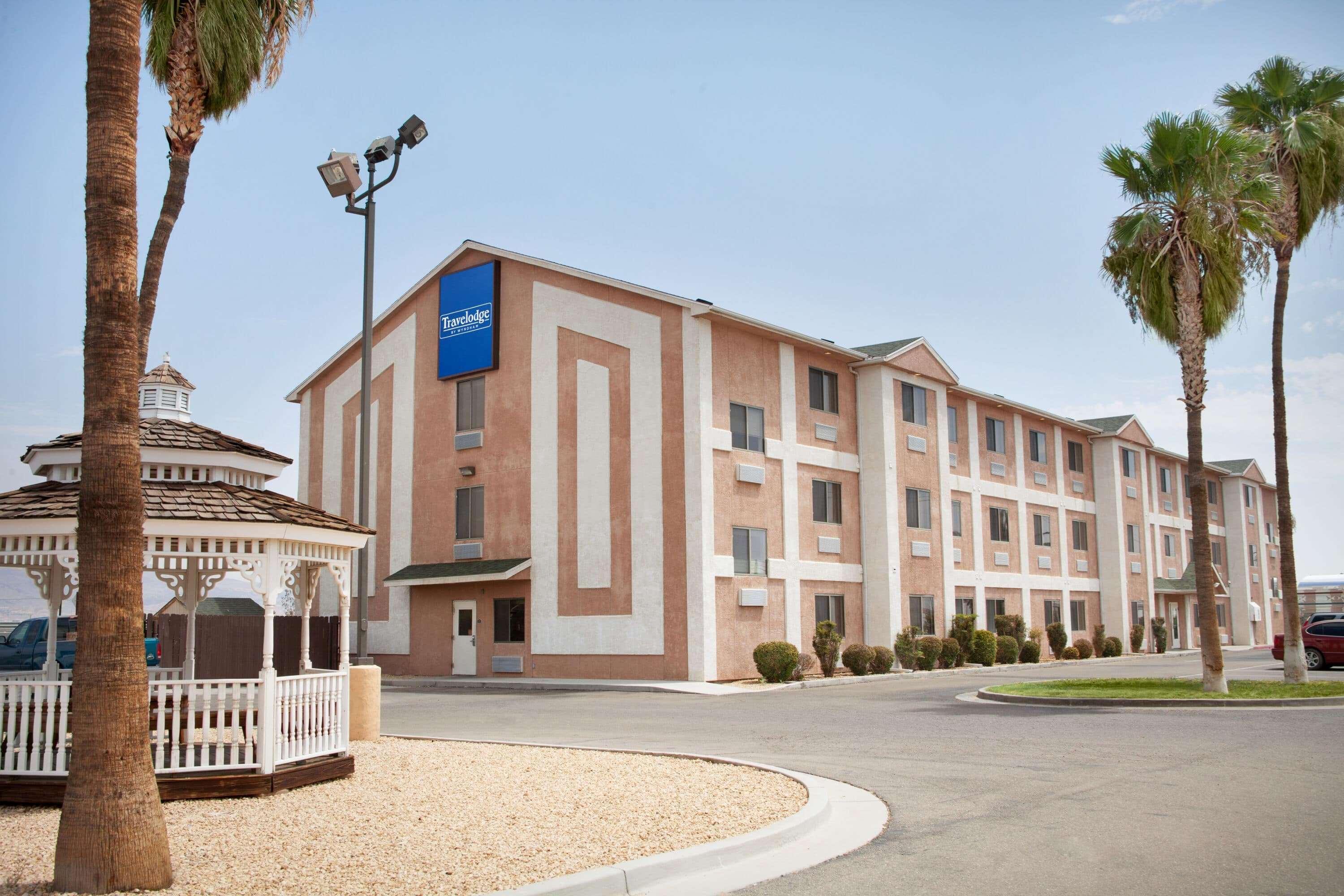 Travelodge By Wyndham Yermo Exterior photo